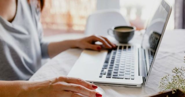 smart_working_laptop_computer-690x362