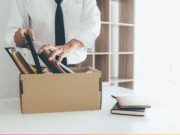 Consegnare il badge ad un collega per farsi timbrare l’accesso può comportare la perdita del posto di lavoro